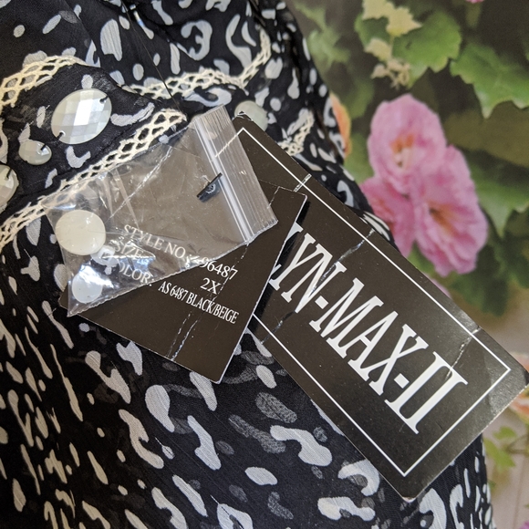 Embellished Tunic Top 2X - Picture 6 of 10